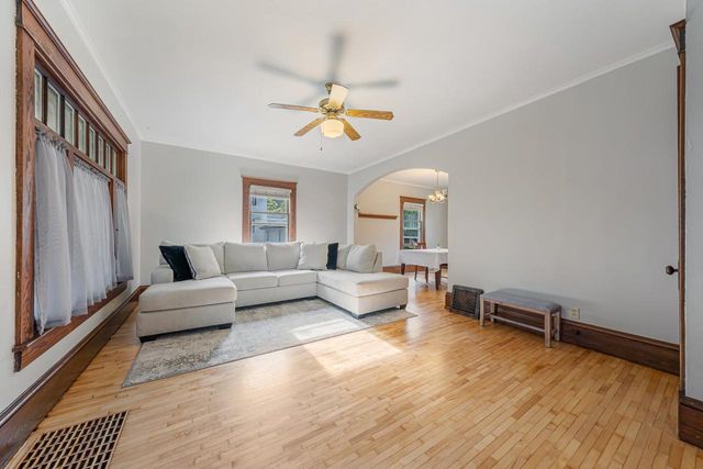 110 E RANDALL STREET, Appleton, WI 54911