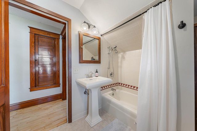 110 E RANDALL STREET, Appleton, WI 54911