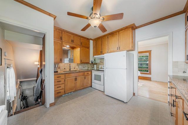 110 E RANDALL STREET, Appleton, WI 54911