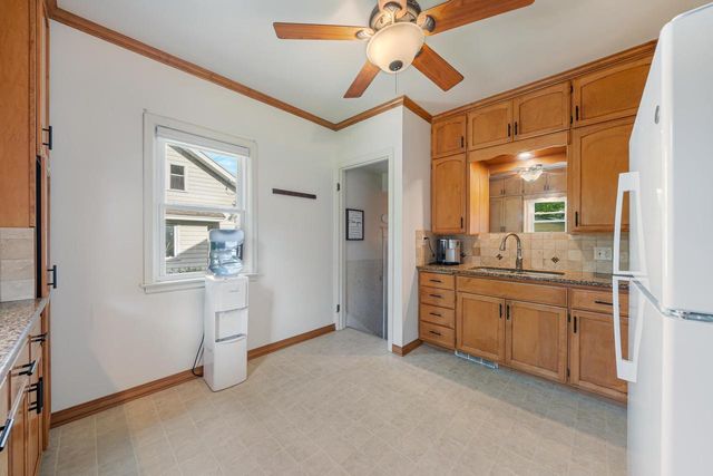 110 E RANDALL STREET, Appleton, WI 54911