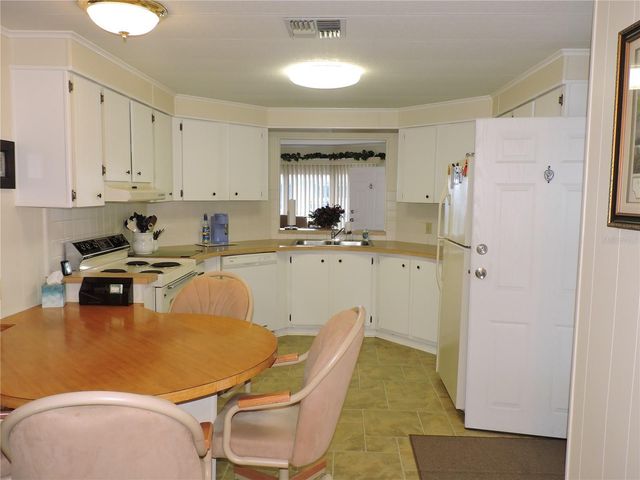 201 CALOOSA LAKE CIRCLE S, Lake Wales, FL 33859