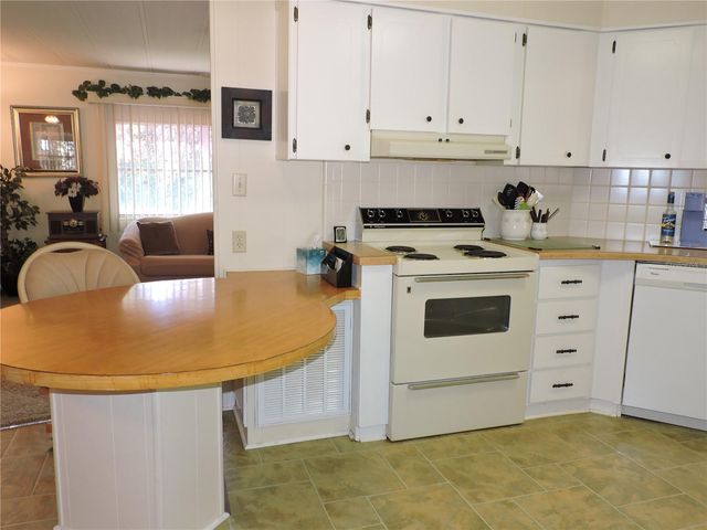 201 CALOOSA LAKE CIRCLE S, Lake Wales, FL 33859