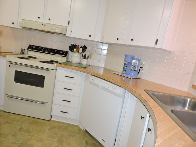 201 CALOOSA LAKE CIRCLE S, Lake Wales, FL 33859