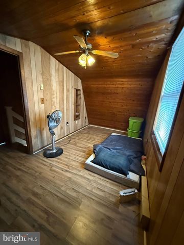 692 PLUM TREE LN, Berkeley Springs, WV 25411