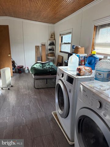 692 PLUM TREE LN, Berkeley Springs, WV 25411