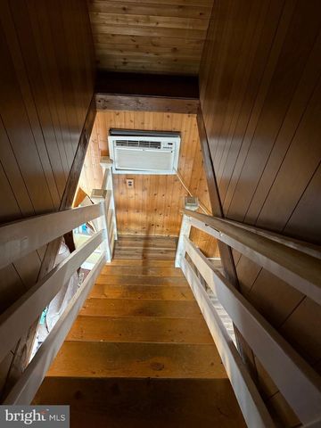 692 PLUM TREE LN, Berkeley Springs, WV 25411