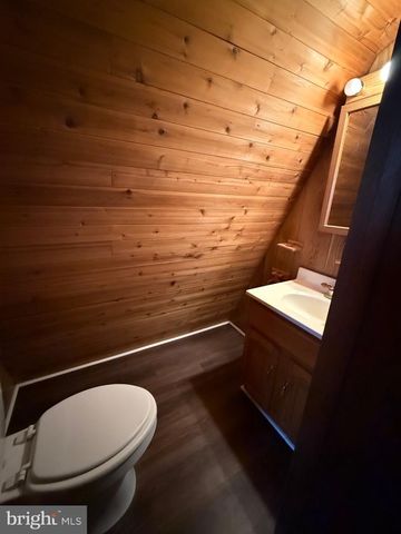 692 PLUM TREE LN, Berkeley Springs, WV 25411