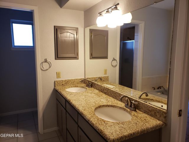 4365 LOMA DE ORO Drive, El Paso, TX 79934