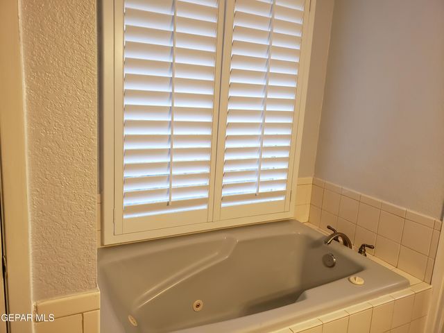 4365 LOMA DE ORO Drive, El Paso, TX 79934