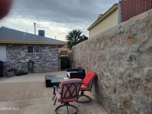 4365 LOMA DE ORO Drive, El Paso, TX 79934