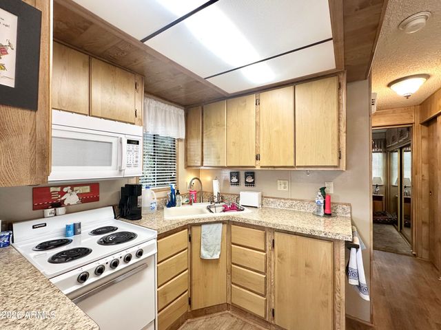 1015 S PROPSECTOR Drive, Apache Junction, AZ 85119