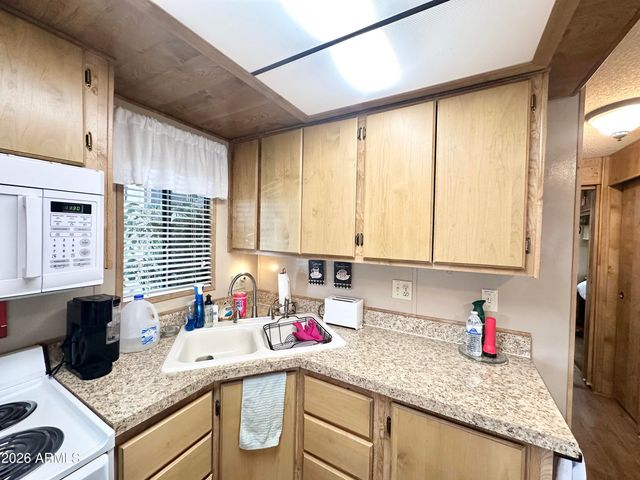 1015 S PROPSECTOR Drive, Apache Junction, AZ 85119