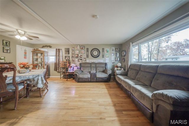 2893 Lesmer Court, St Louis, MO 63114