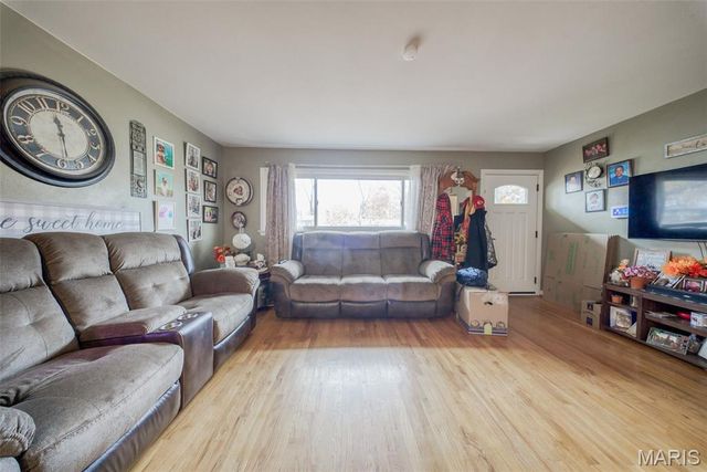 2893 Lesmer Court, St Louis, MO 63114