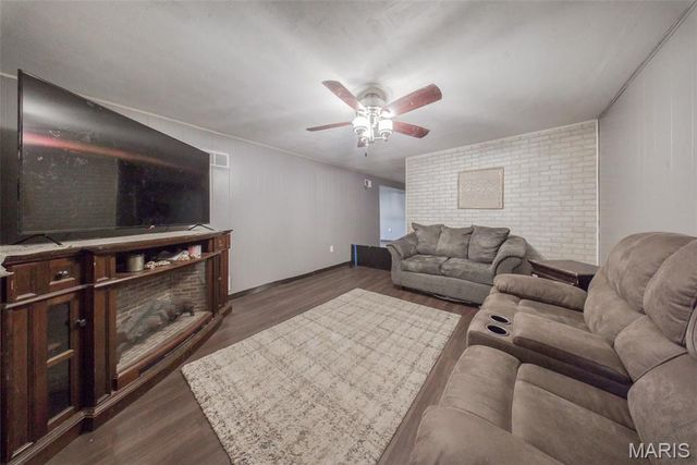 2893 Lesmer Court, St Louis, MO 63114