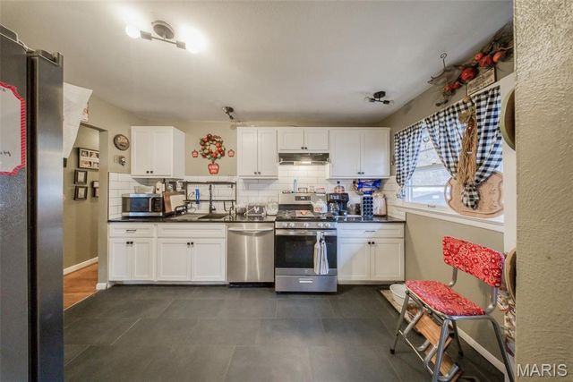 2893 Lesmer Court, St Louis, MO 63114