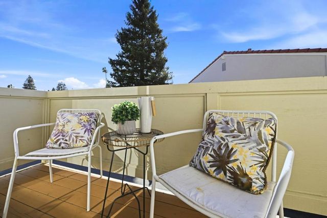 751 W Middlefield Road C, Mountain View, CA 94043