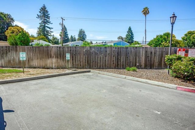 751 W Middlefield Road C, Mountain View, CA 94043