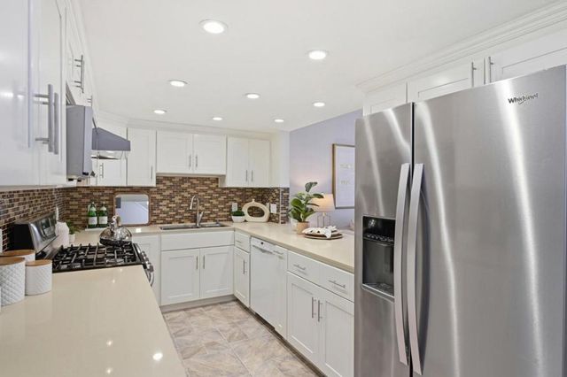 751 W Middlefield Road C, Mountain View, CA 94043