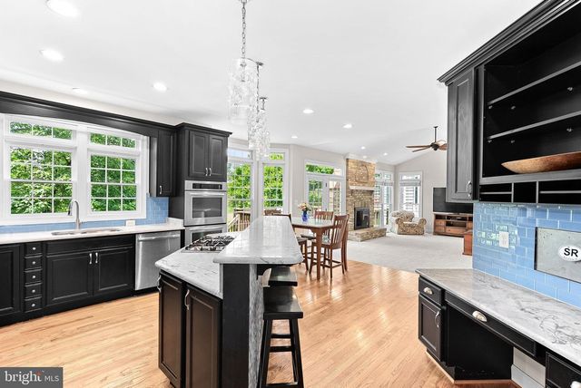25781 PLANTING FIELD DR, Chantilly, VA 20152