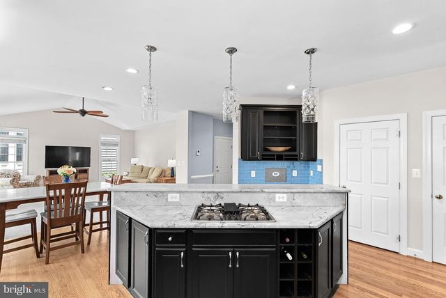 25781 PLANTING FIELD DR, Chantilly, VA 20152