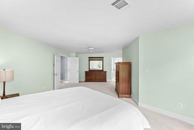 25781 PLANTING FIELD DR, Chantilly, VA 20152