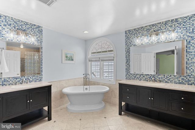 25781 PLANTING FIELD DR, Chantilly, VA 20152