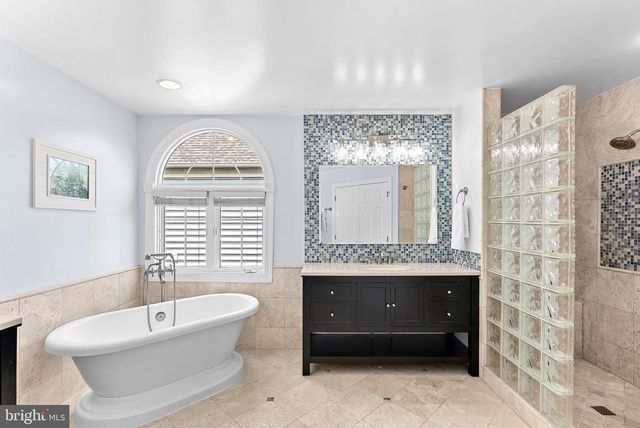 25781 PLANTING FIELD DR, Chantilly, VA 20152