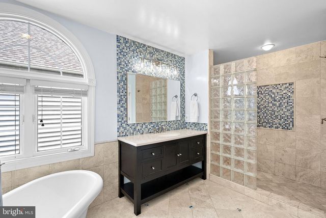 25781 PLANTING FIELD DR, Chantilly, VA 20152