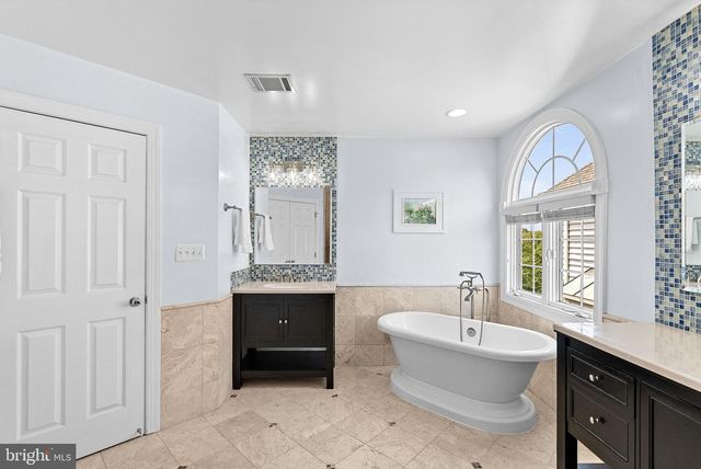 25781 PLANTING FIELD DR, Chantilly, VA 20152
