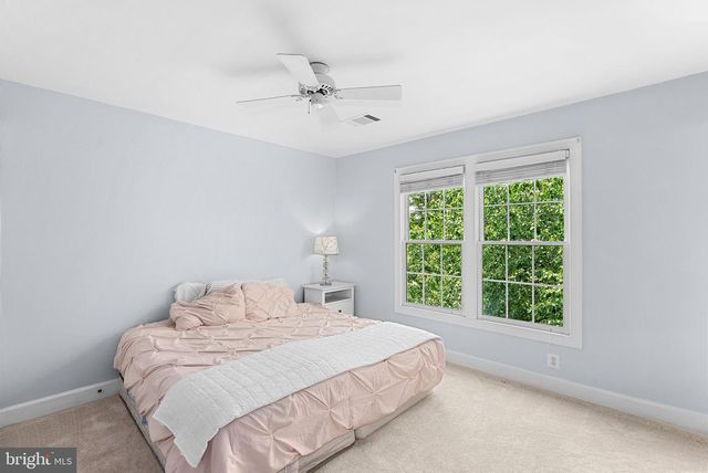 25781 PLANTING FIELD DR, Chantilly, VA 20152