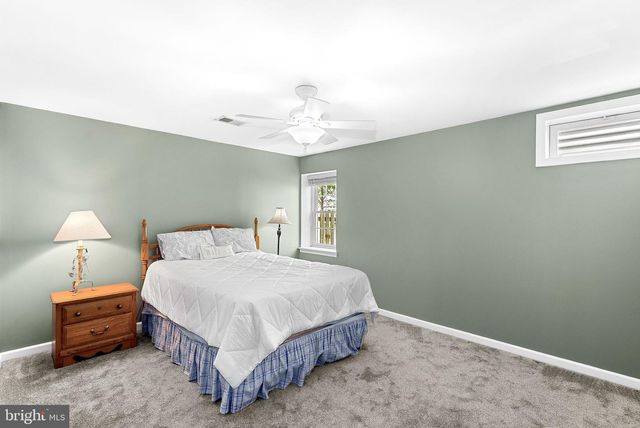 25781 PLANTING FIELD DR, Chantilly, VA 20152