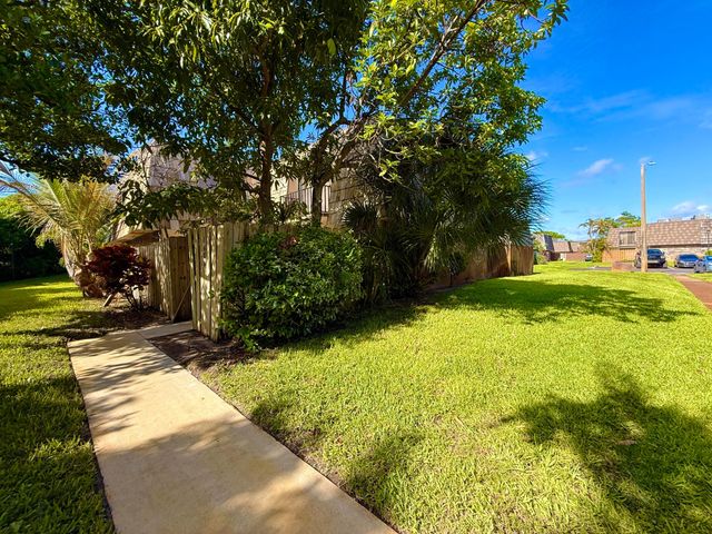 1684 Forest Lakes Circle A, West Palm Beach, FL 33406