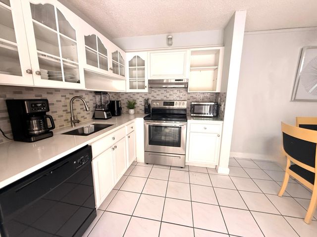 1684 Forest Lakes Circle A, West Palm Beach, FL 33406