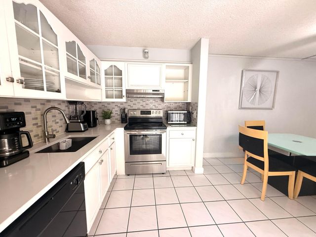 1684 Forest Lakes Circle A, West Palm Beach, FL 33406