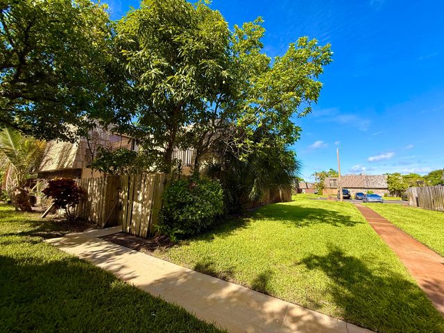 1684 Forest Lakes Circle A, West Palm Beach, FL 33406