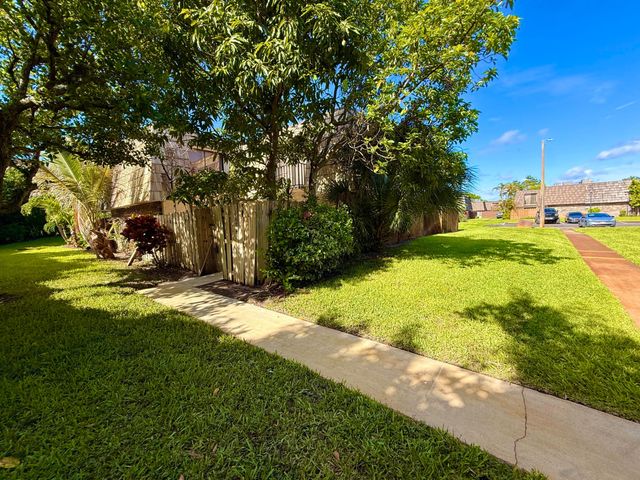 1684 Forest Lakes Circle A, West Palm Beach, FL 33406