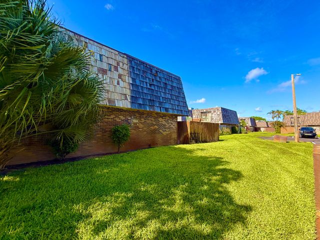 1684 Forest Lakes Circle A, West Palm Beach, FL 33406