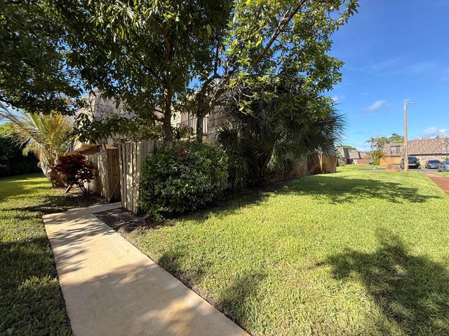 1684 Forest Lakes Circle A, West Palm Beach, FL 33406