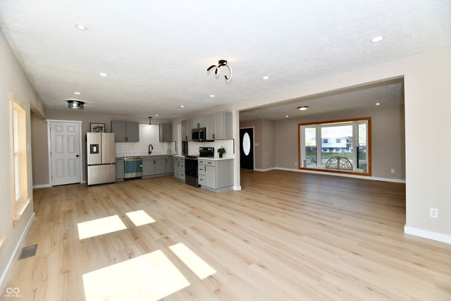 3151 Prairie Drive, Greenwood, IN 46142