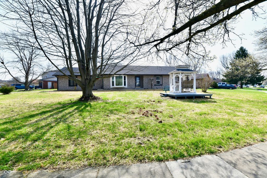 3151 Prairie Drive, Greenwood, IN 46142