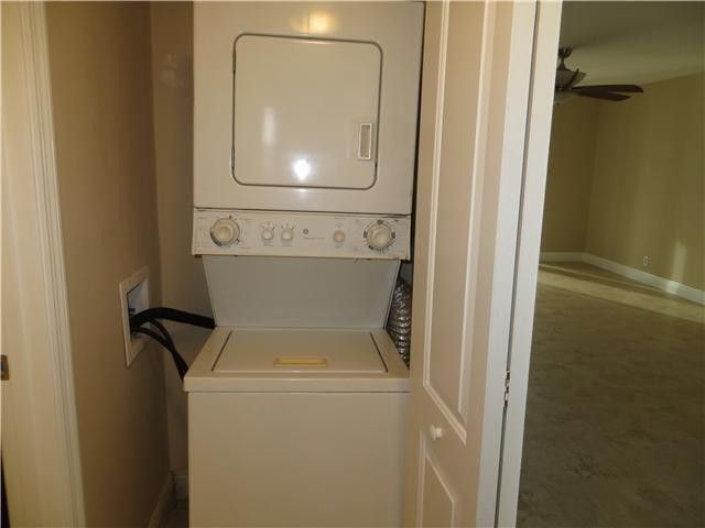 110 LAKE EMERALD Drive 409, Oakland Park, FL 33309