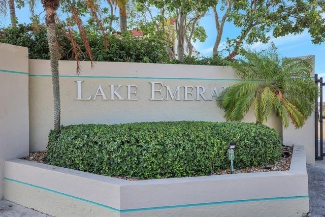 110 LAKE EMERALD Drive 409, Oakland Park, FL 33309