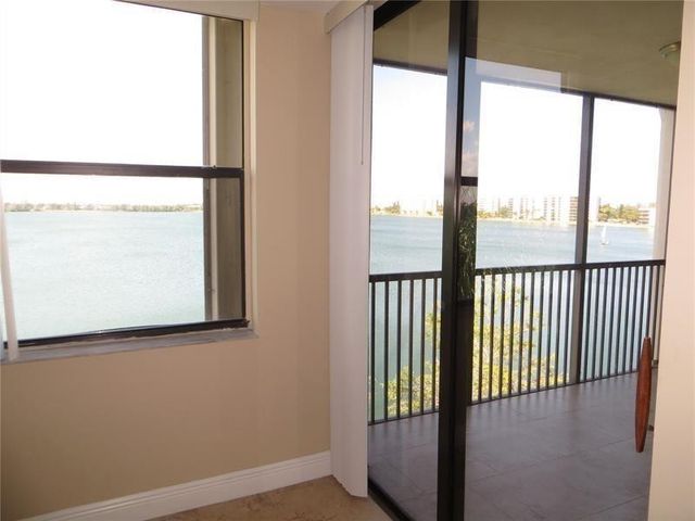 110 LAKE EMERALD Drive 409, Oakland Park, FL 33309