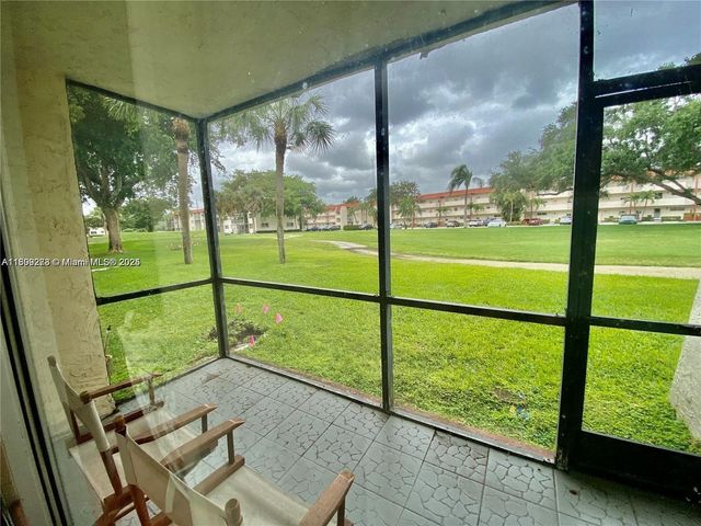 671 S Hollybrook Dr 104, Pembroke Pines, FL 33025