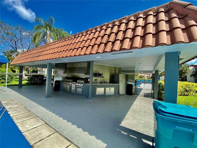 671 S Hollybrook Dr 104, Pembroke Pines, FL 33025