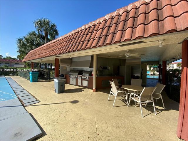 671 S Hollybrook Dr 104, Pembroke Pines, FL 33025