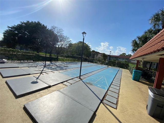 671 S Hollybrook Dr 104, Pembroke Pines, FL 33025