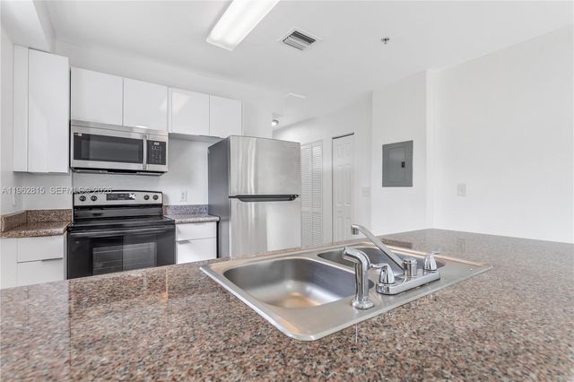 520 SW 5th St 203, Miami, FL 33130