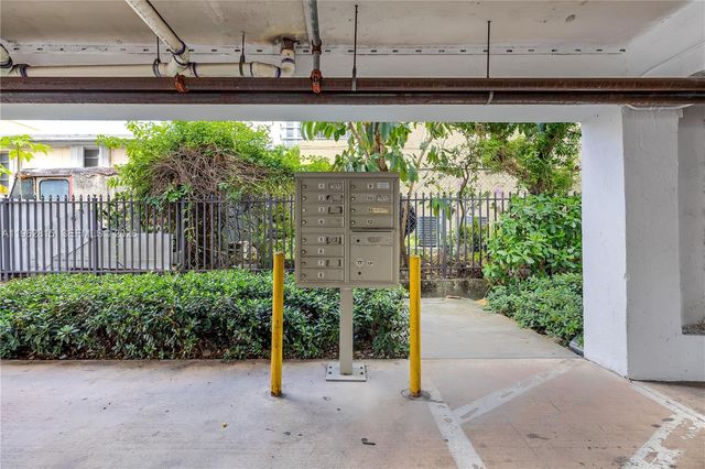 520 SW 5th St 203, Miami, FL 33130